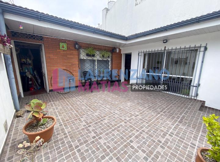 Дом на участке 8,66 x 17 в Villa Devoto