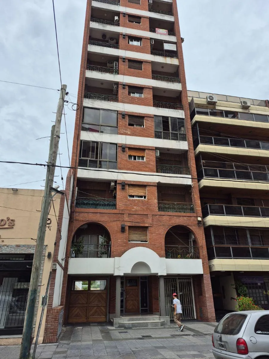 Semipiso de 2 ambientes con cochera en Lomas de Zamora