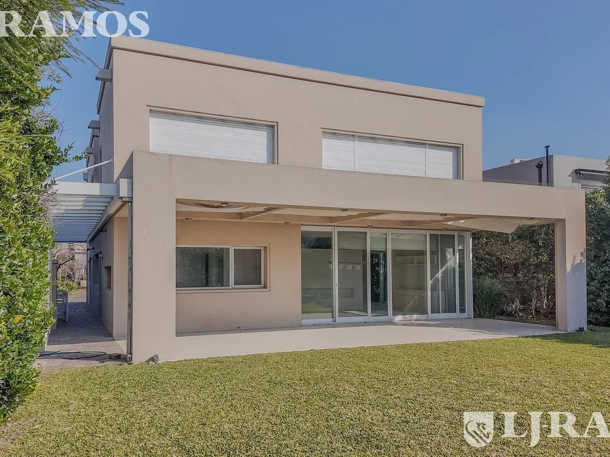 Four-bedroom house in Tigre