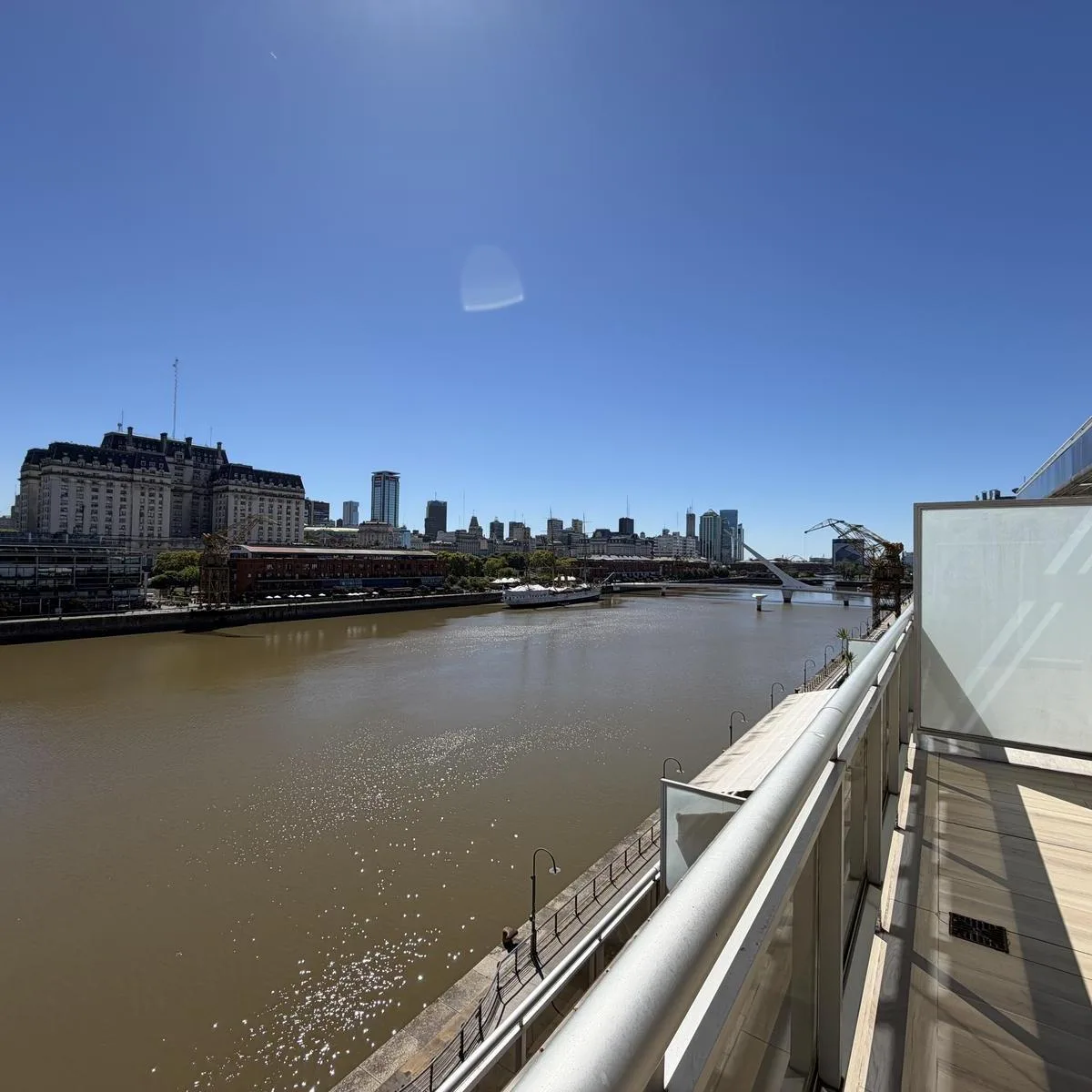 Двухуровневая квартира с 3 спальнями в Puerto Madero