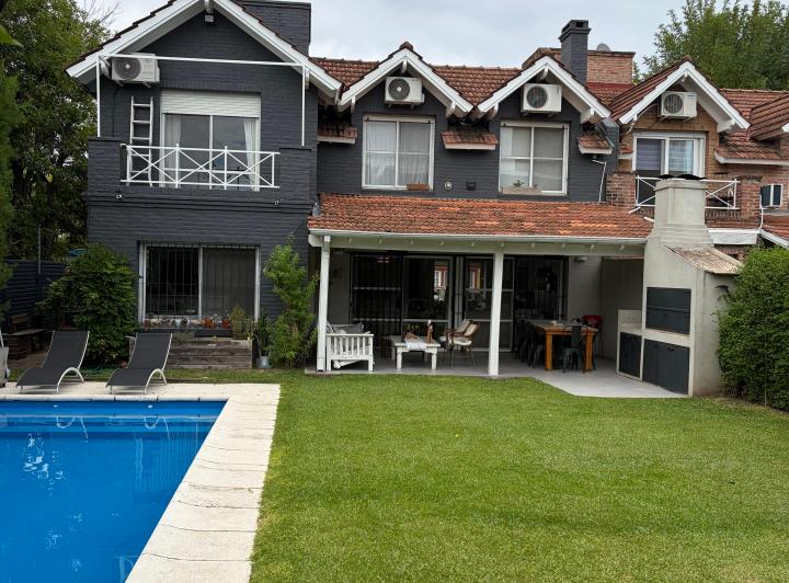 Дом с 4 спальнями и бассейном в закрытом комплексе El Portal (Beccar)