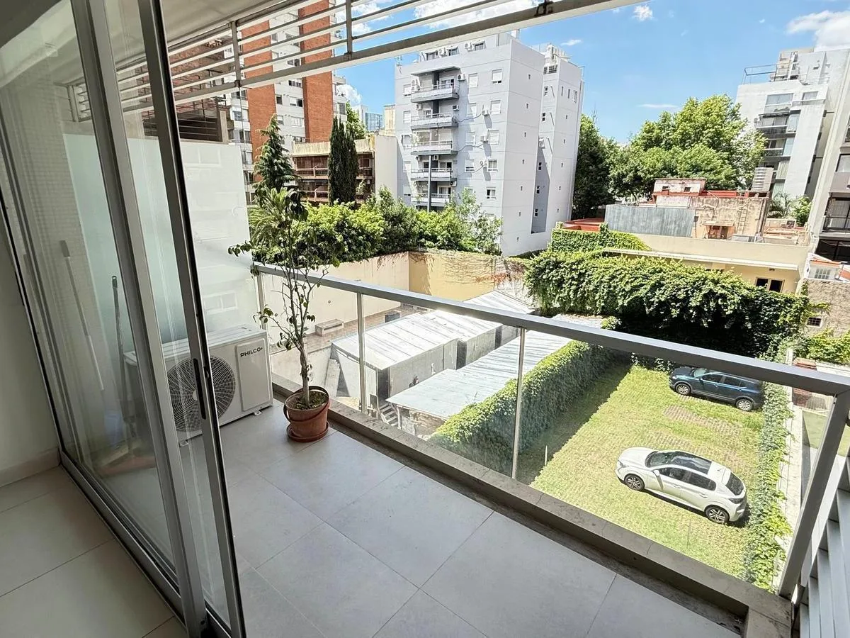 Studio apartment with parking, balcony, laundry and communal grill in Belgrano