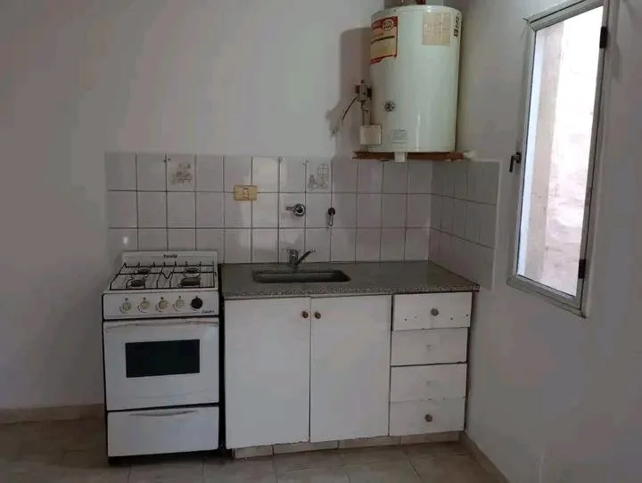 Apartamento de dois ambientes com 1 quarto em Lanús