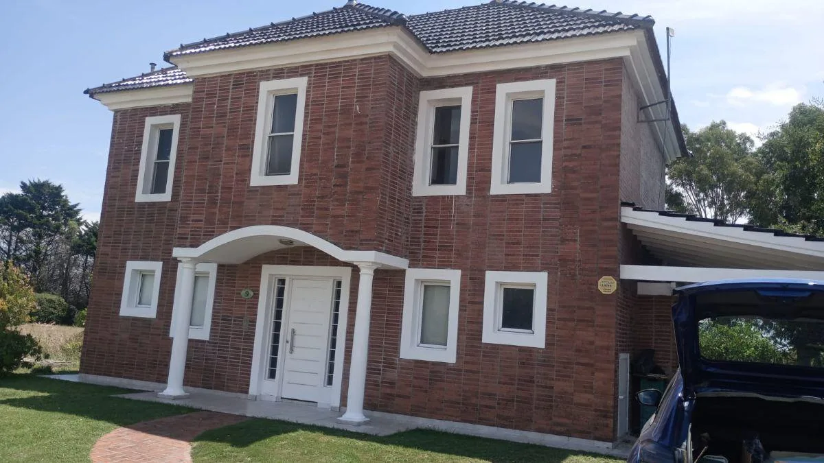 Casa de 3 dormitórios para alugar em Esteban Echeverría
