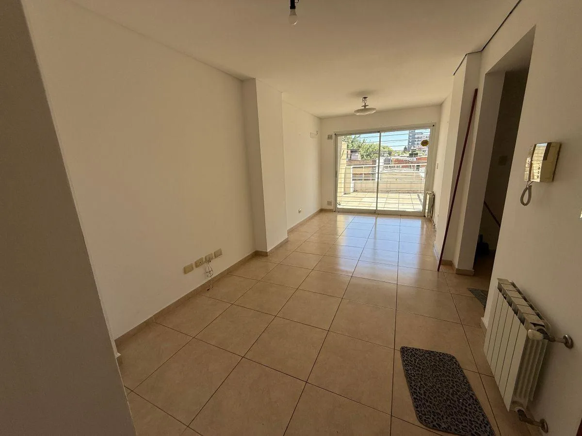 Apartamento de dois ambientes com vaga de garagem em Lanús