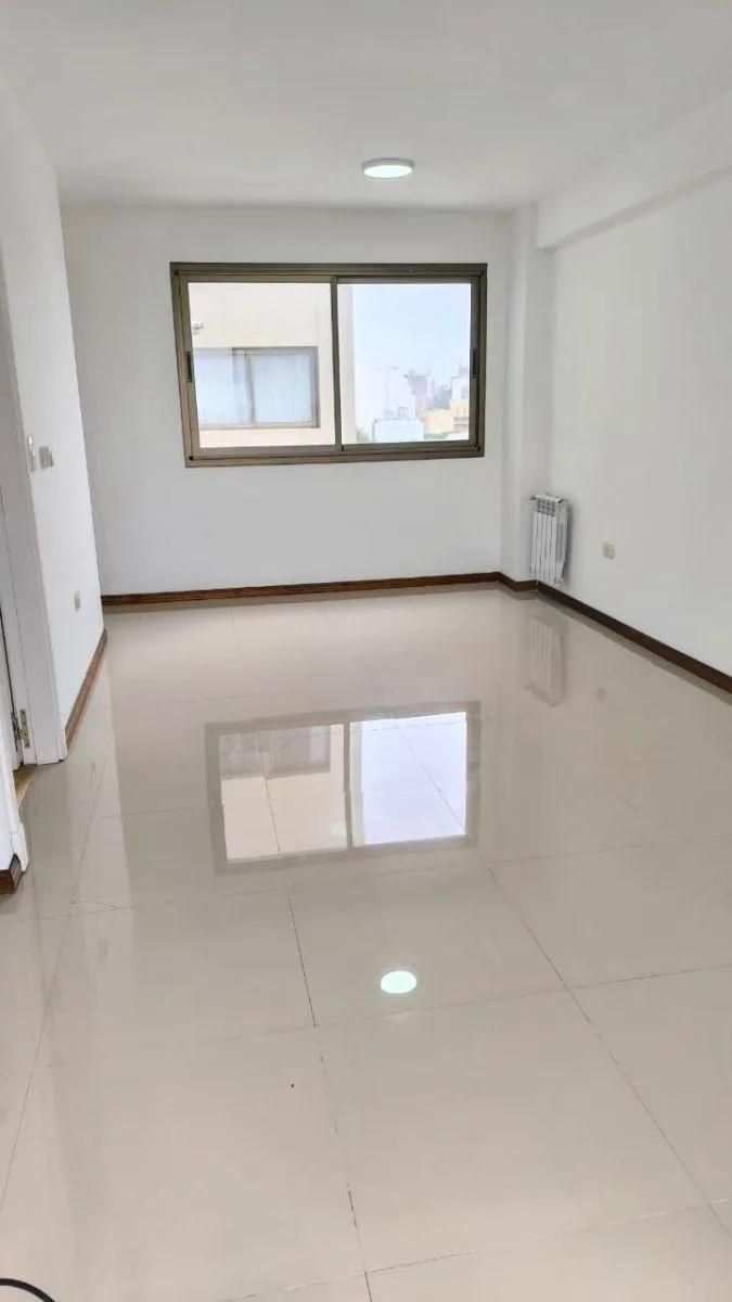 Apartamento de três ambientes com suíte e closet em La Plata