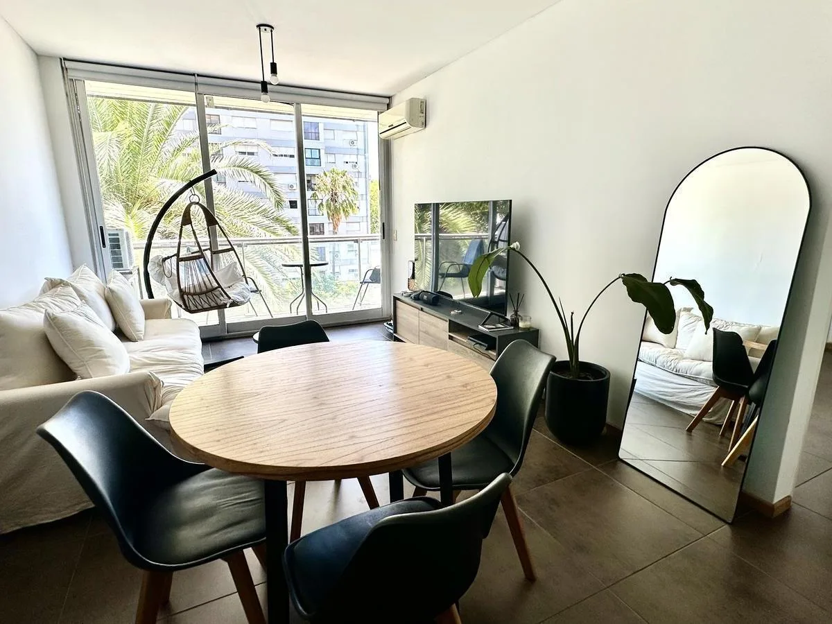 Apartamento de dois ambientes com vaga de garagem em Olivos
