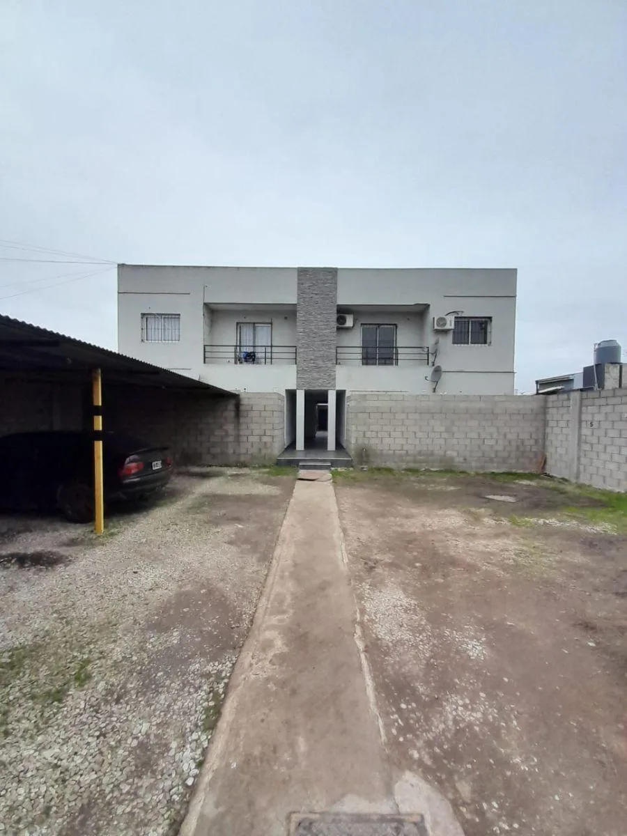 Departamento de 2 Ambientes con Cochera Techada en Alquiler - Berazategui