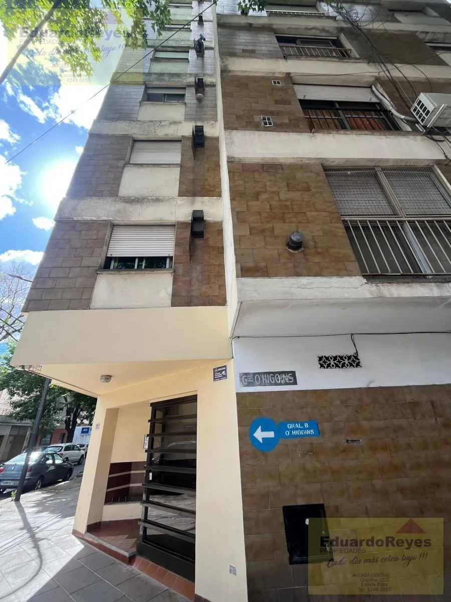 Apartamento de três ambientes com 2 dormitórios em Lanús Este