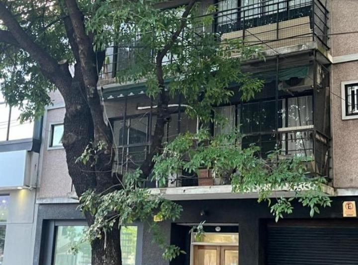 Полуэтажная квартира с 2 спальнями в Villa Devoto, балкон и патио