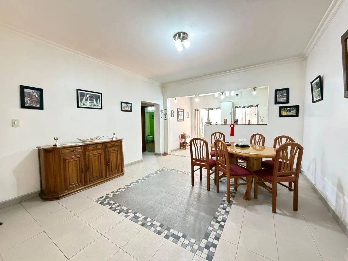 Casa de 3 ambientes com pátio e área de churrasco em Lanús