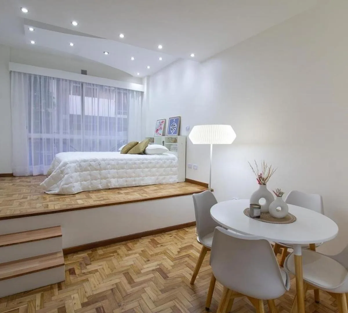 Kitnet mobiliada em Palermo com varanda de frente