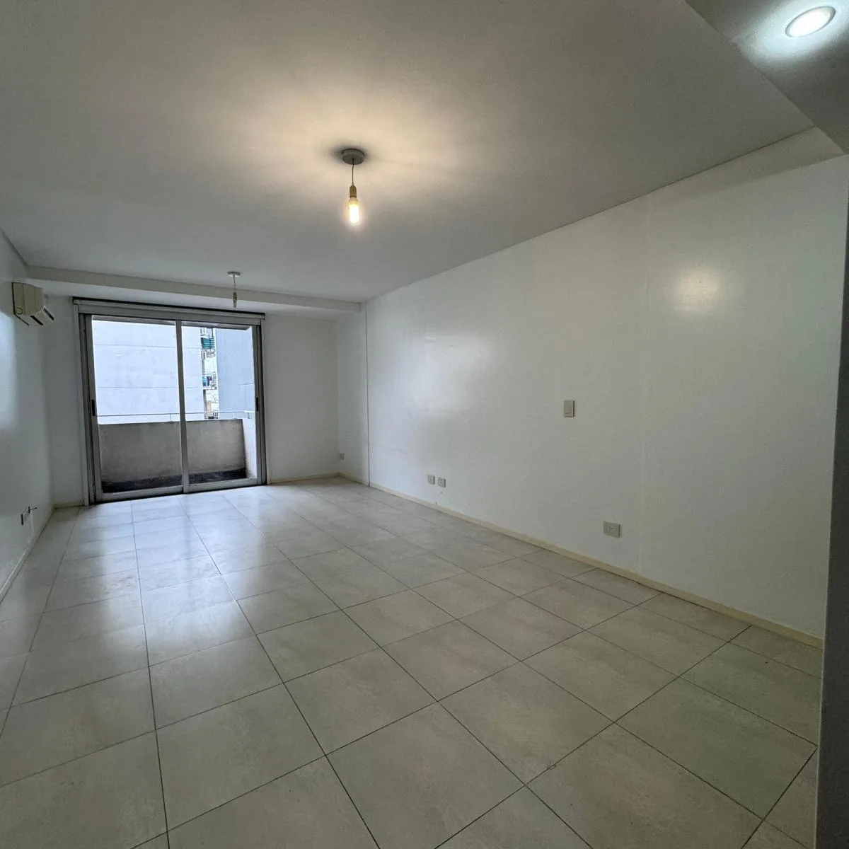 Квартира-студия с балконом в Flores