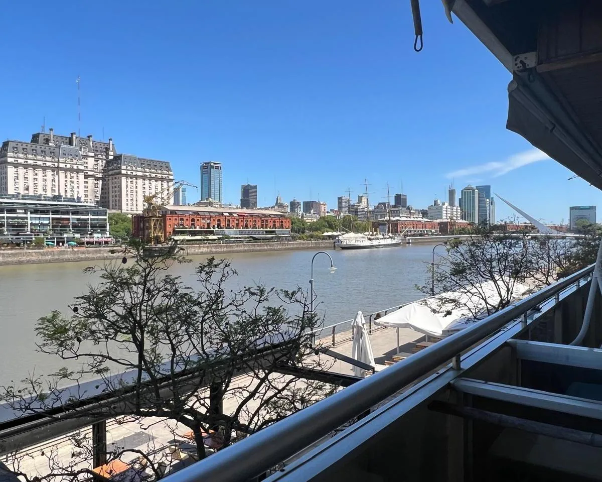 Трёхкомнатная квартира с мебелью в Puerto Madero