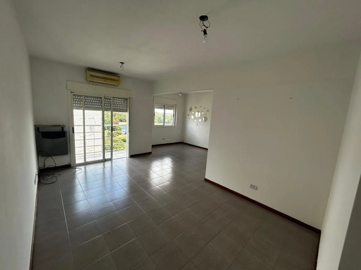 Apartamento de 3 ambientes com 2 quartos e vaga de garagem em Villa Raffo