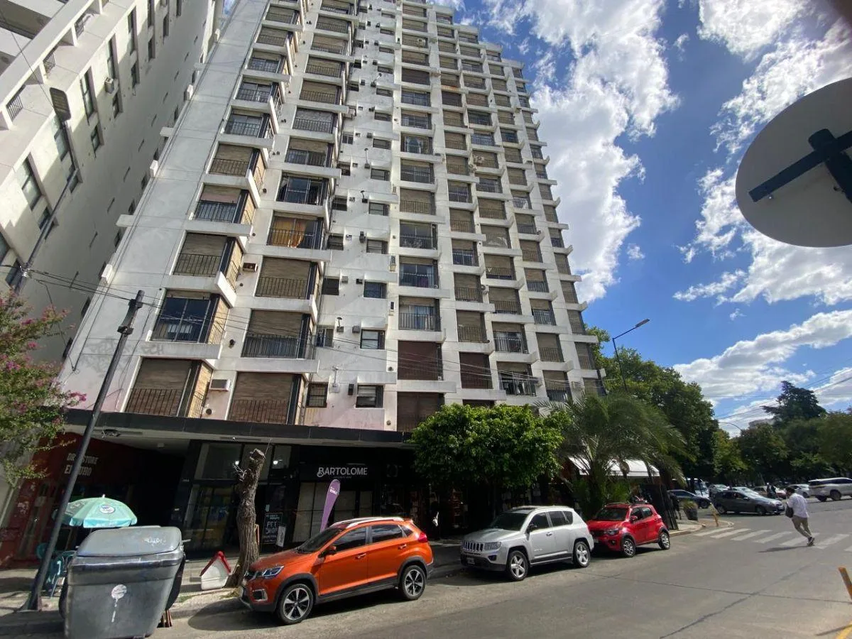 Three-bedroom apartment near Plaza San Martín in La Plata