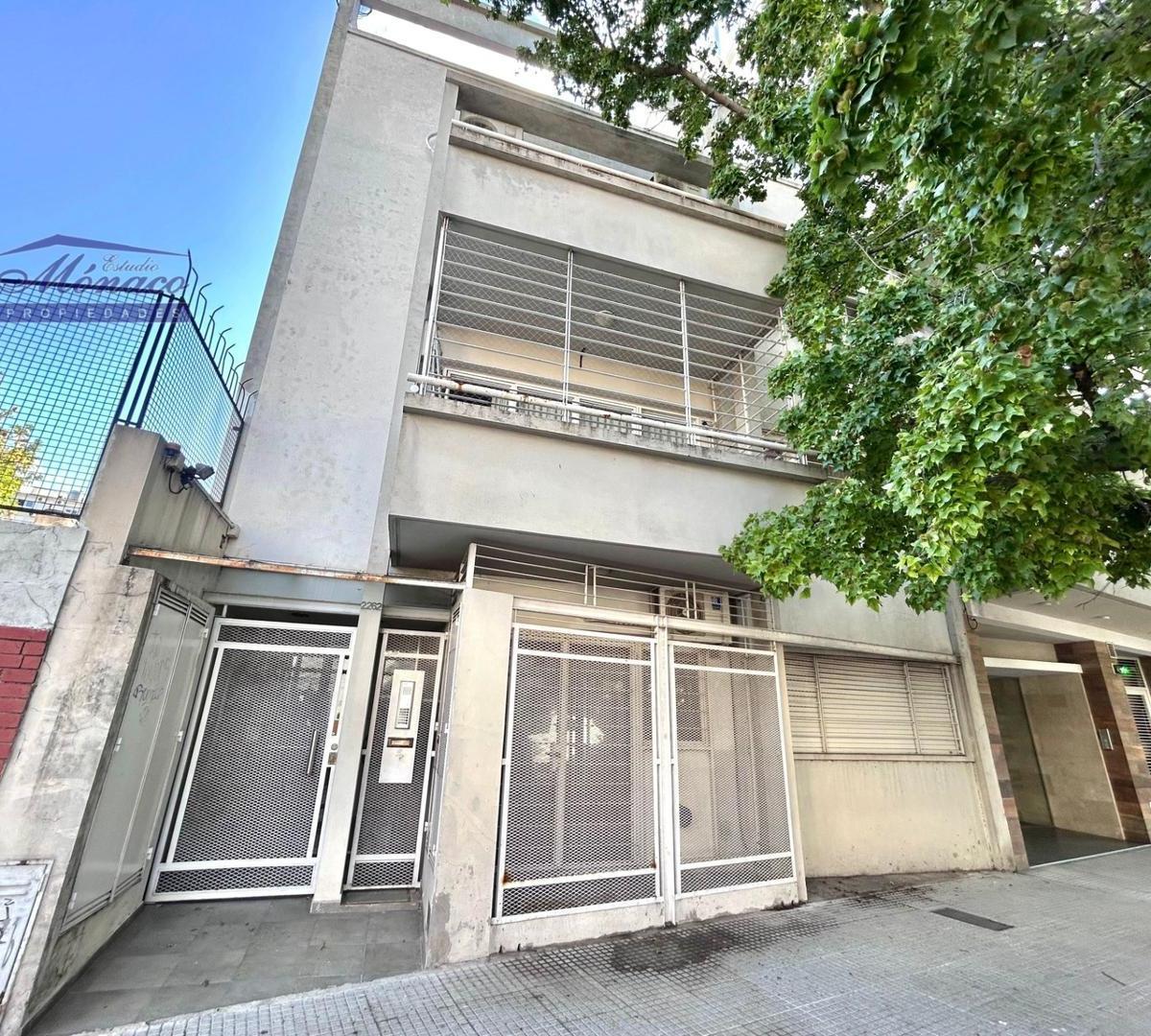 PH de 2 ambientes de frente com pátio ou varanda em Monte Castro