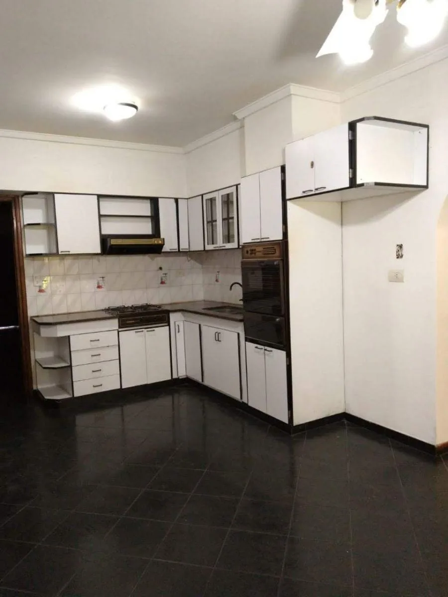 Casa de 5 dormitórios em Esteban Echeverría