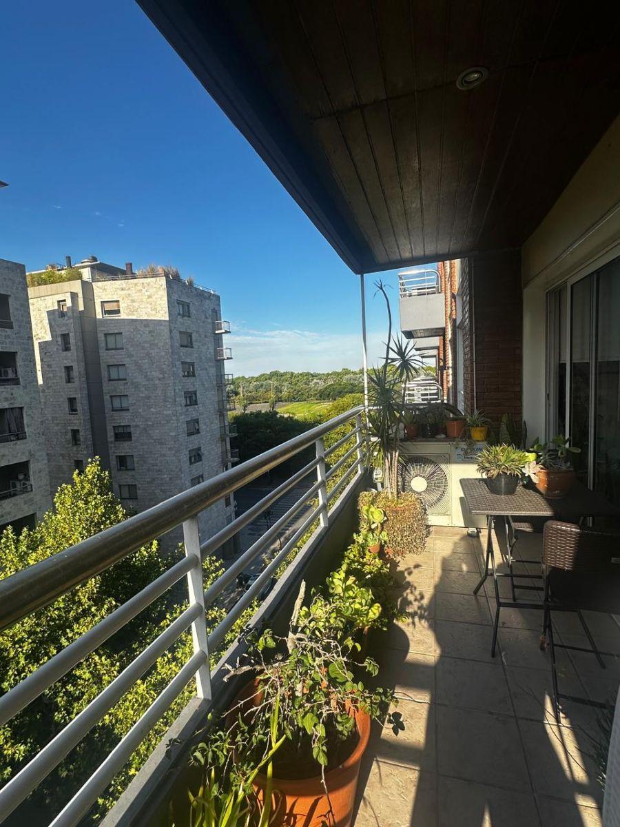 Unfurnished four-room apartment in Puerto Madero