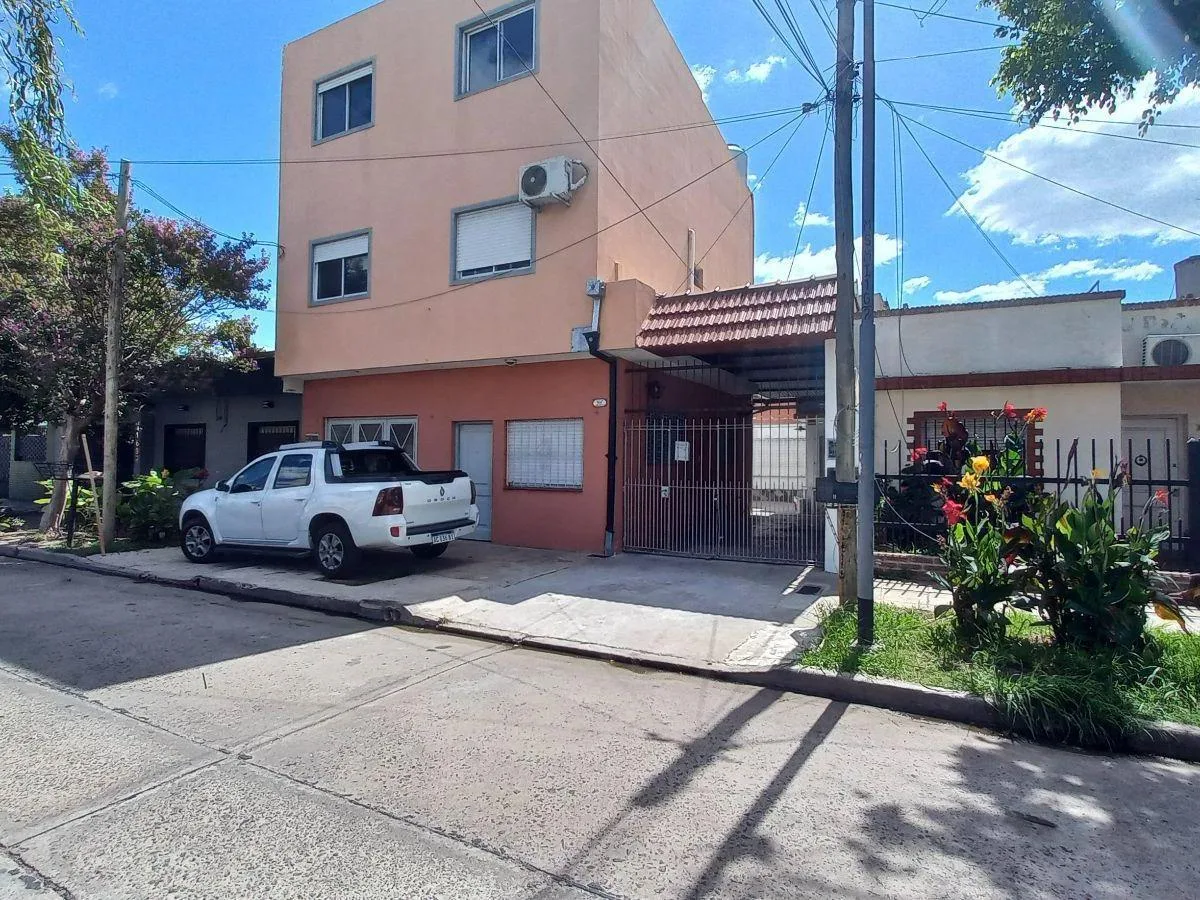 Two-bedroom house with terrace in Jose León Suárez