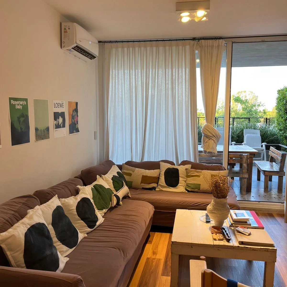 Apartamento de dois ambientes mobiliado em Victoria (Vista Laguna – Buenavista)