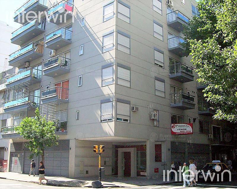 Departamento de 2 ambientes con balcón al frente en Almagro