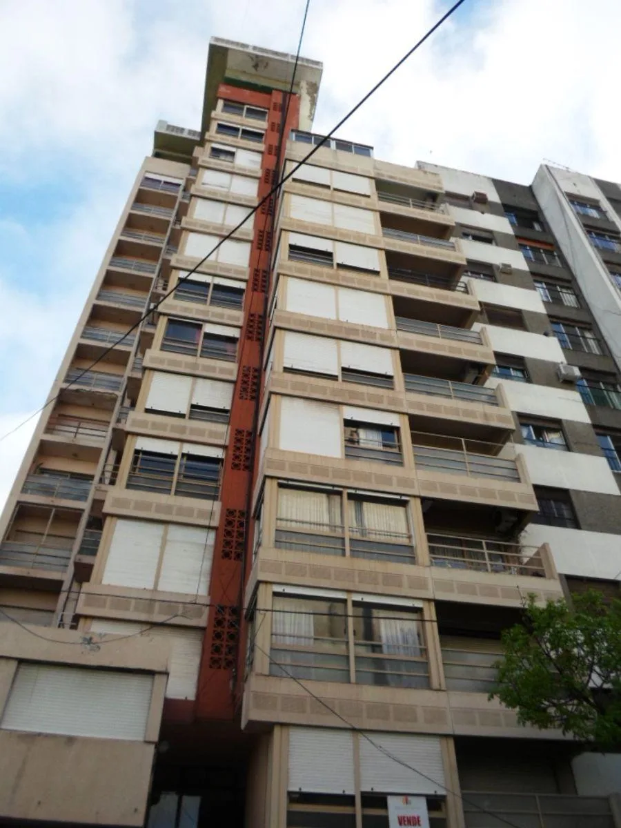 Apartamento de 2 dormitórios com varanda em La Plata