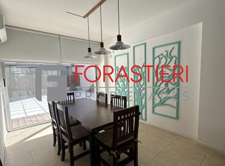 Two-bedroom ground-floor apartment with private balcony in Beccar