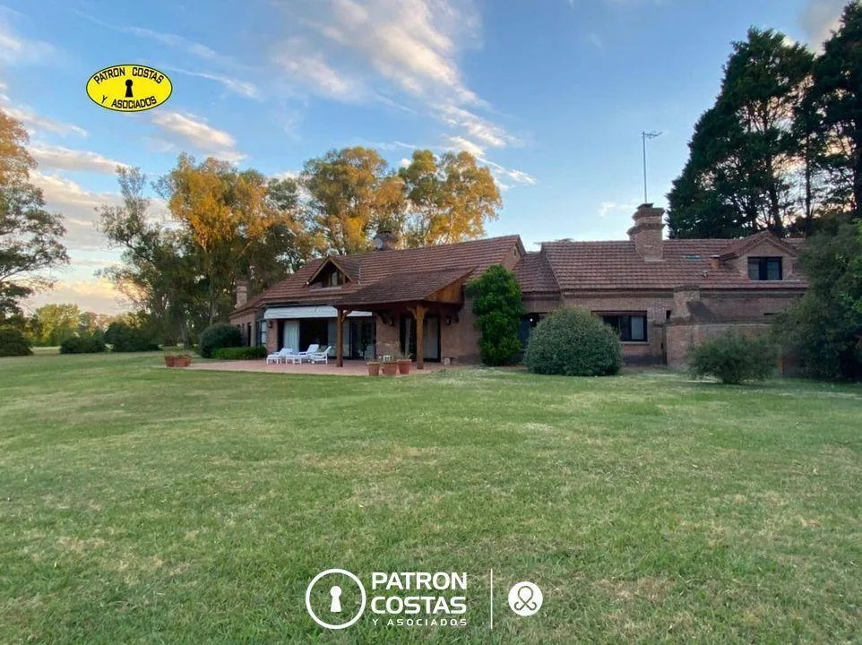 Дом с 11 спальнями в Luján