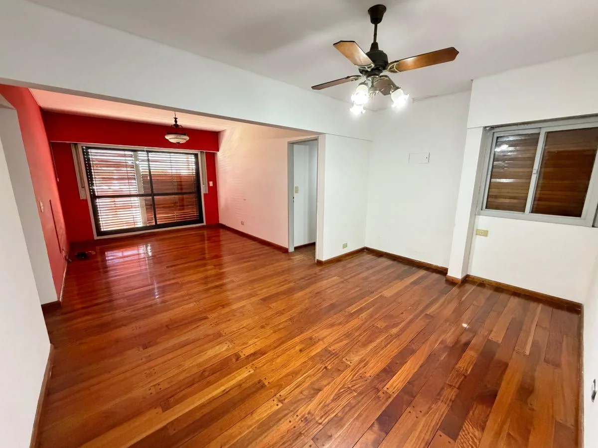 Three-bedroom half-floor apartment in Lanús