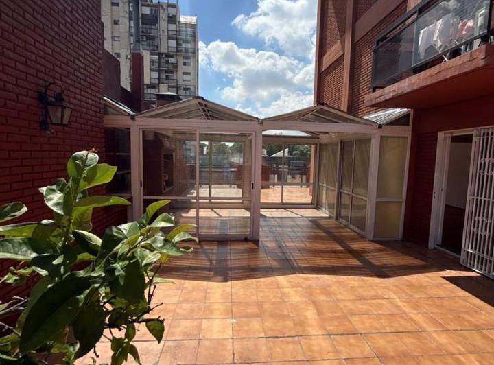 Semipiso de 4 dormitorios con balcón terraza en Martínez