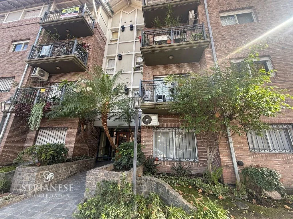 Departamento de 2 ambientes con cochera en Banfield