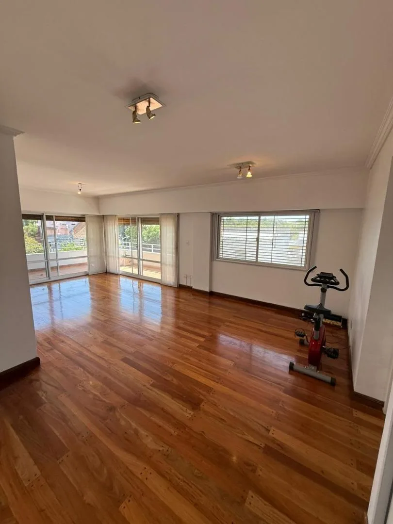 Three-bedroom apartment in Victoria