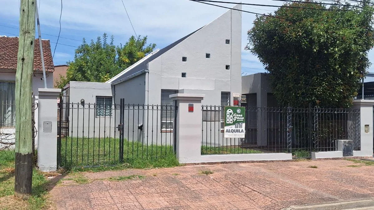 Casa de 2 dormitórios para alugar em Luján