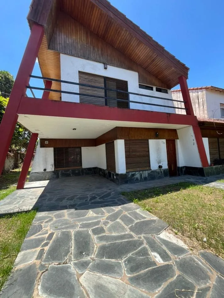 Alquiler Casa 3 Dorm., Piscina, Parrilla, Patio, Excelente Ubicacion, Quintana 700 - Adrogue