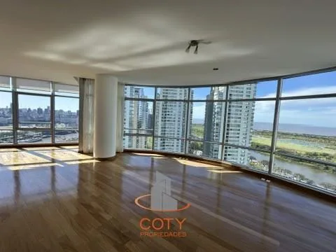 Четырёхкомнатная квартира с 3 спальнями в Puerto Madero