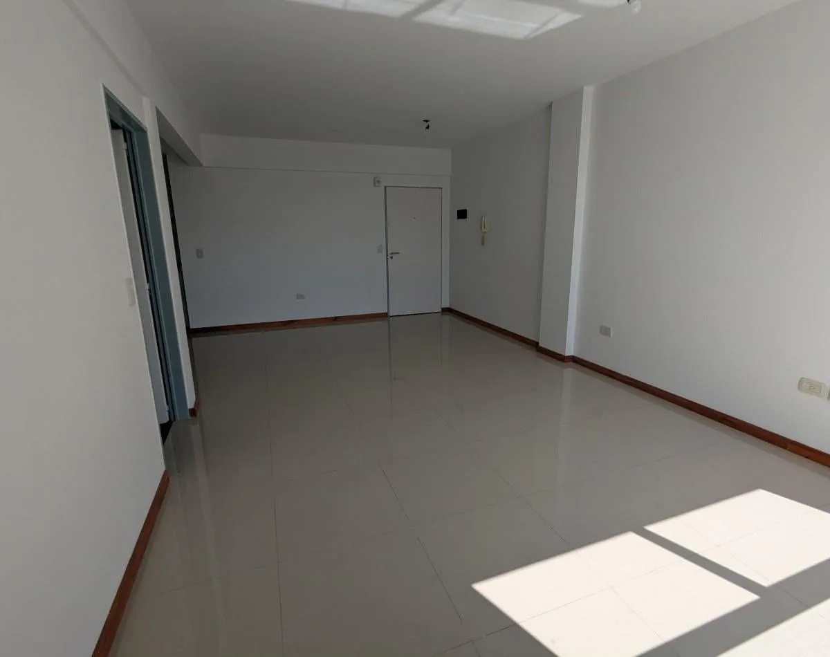 Dos Ambientes en Piso 9 a Una Cuadra de J. B. justo