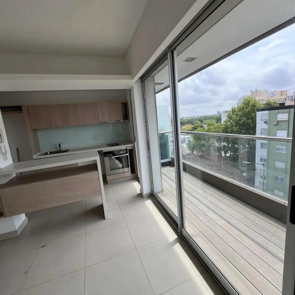 One-bedroom apartment with covered parking in Olivos