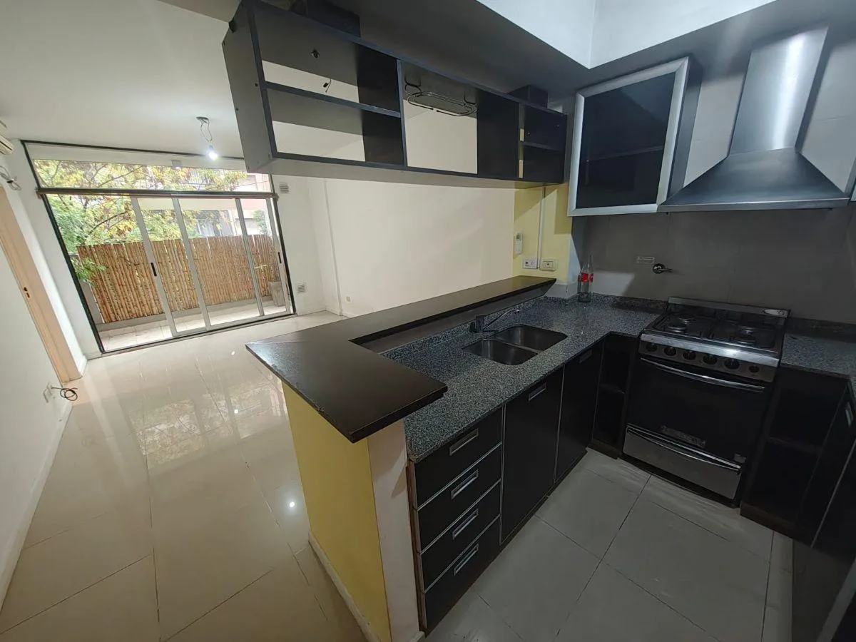 Apartamento de dois ambientes com varanda em Balvanera