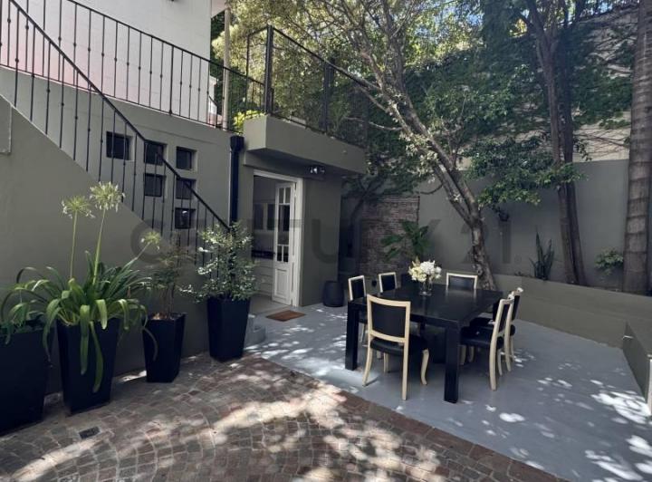 Furnished four-bedroom house in Caballito