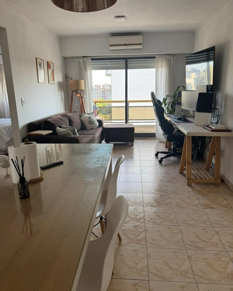 Departamento de 2 ambientes al frente en Morón