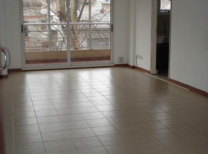 Kitnet de um ambiente com varanda em Caballito