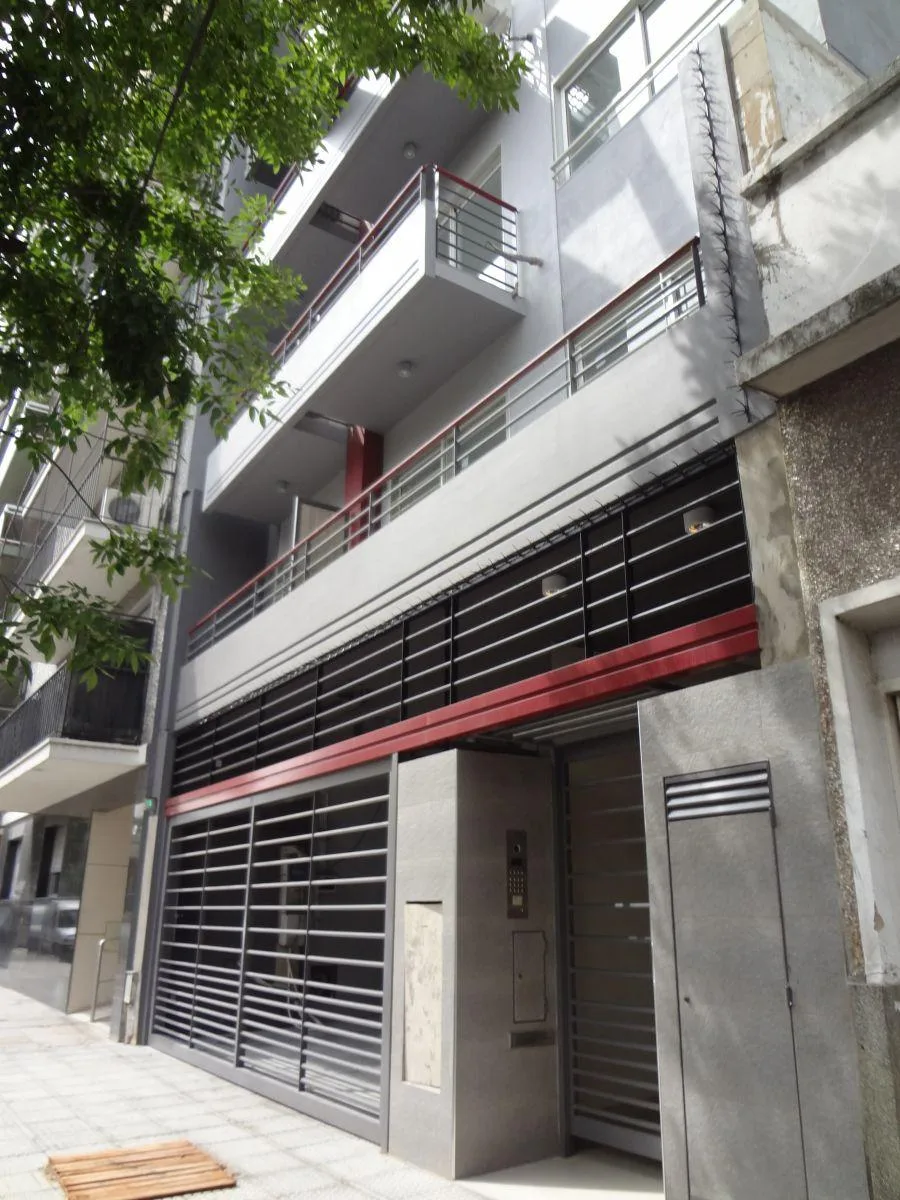 Departamento de 2 ambientes con balcón corrido en Almagro