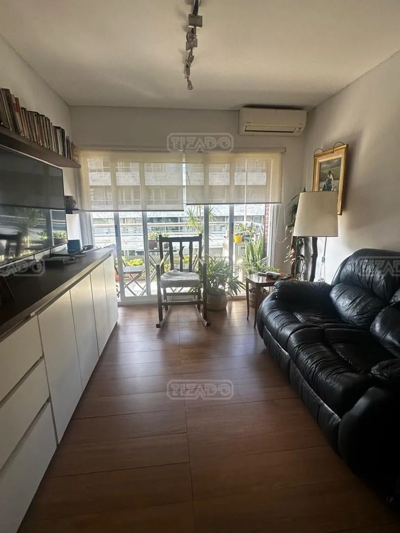 Three-bedroom four-room apartment with parking in Puerto Madero