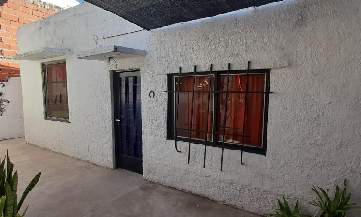 Casa de 1 dormitório em complexo habitacional em Ituzaingó Norte