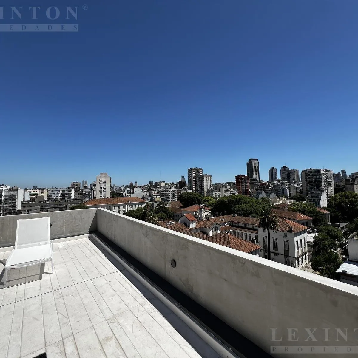 Brand-new furnished studio apartment with balcony in Recoleta