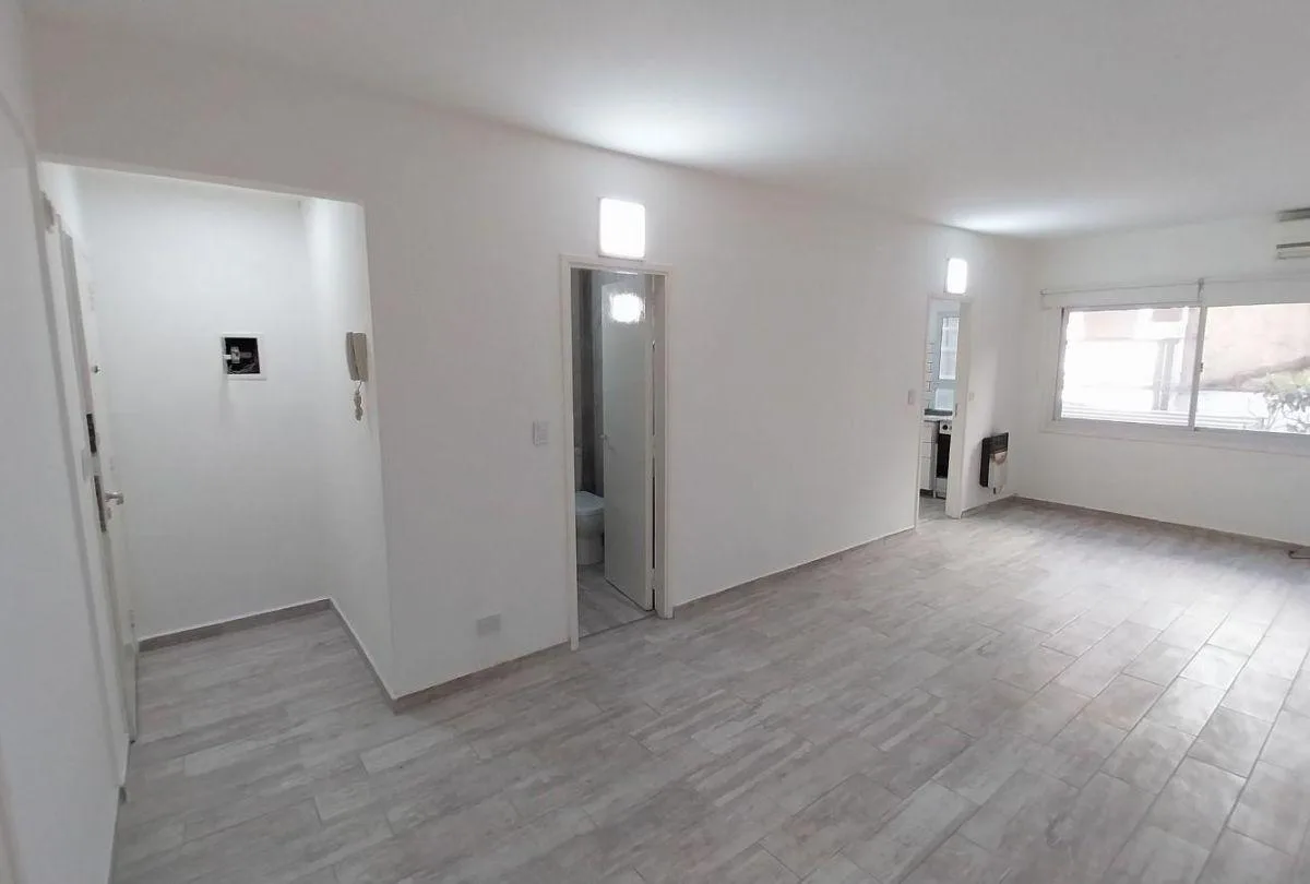 Reciclado studio apartment on French in Recoleta