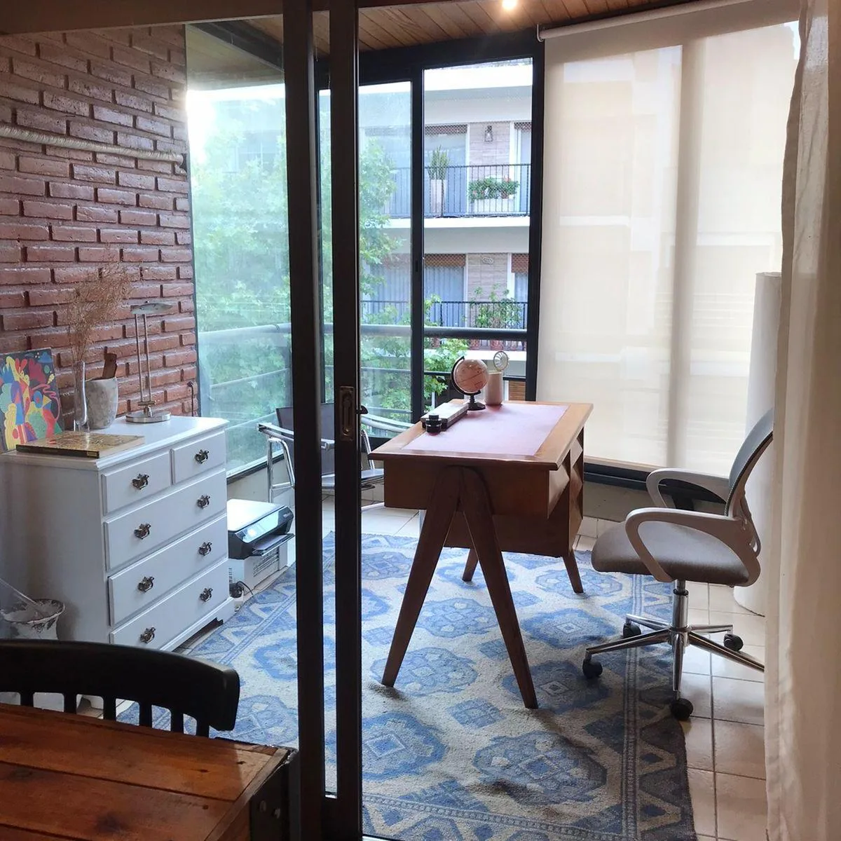 Полуэтажная двухкомнатная квартира в Palermo с двумя балконами