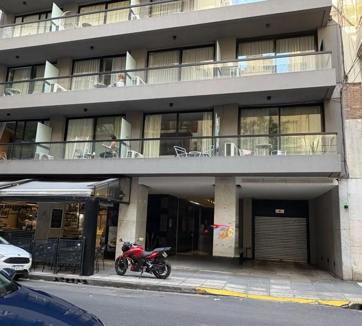 Studio apartment with balcony and parking in Recoleta