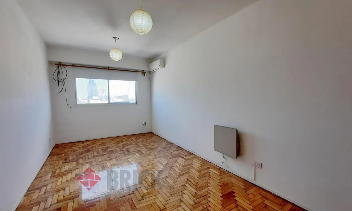 Monoambiente apto profesional con vista en Balvanera